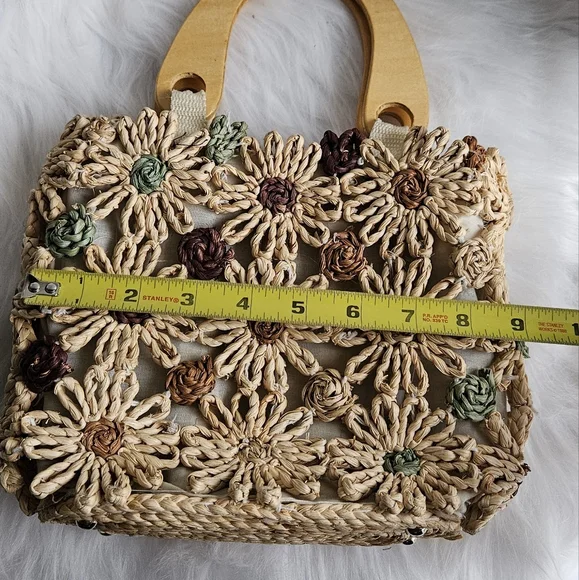 Vintage Woven Floral Straw Handbag with Wooden Handles - Picture 10 of 10